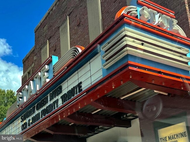 Building Photo - 411 Hampton Ct