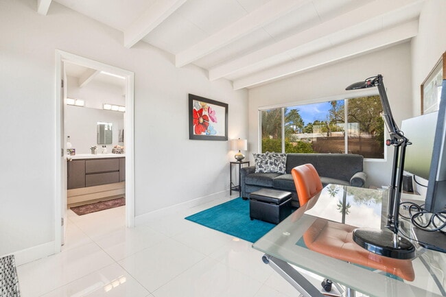 Building Photo - 73409 Little Bend Trail