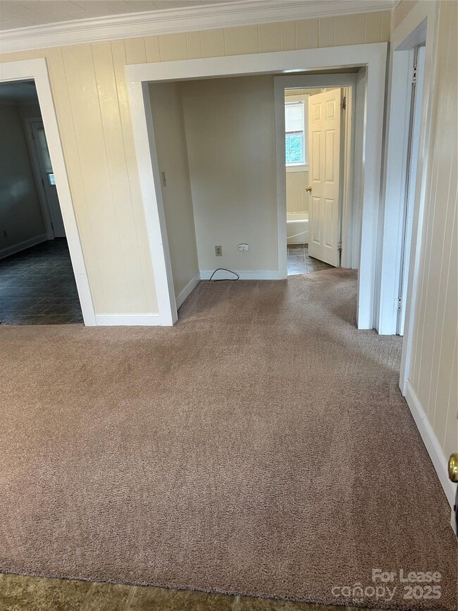 Building Photo - 323 W Bingham St