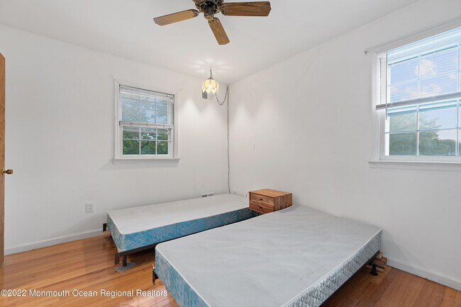 Building Photo - 2 Karen Ct