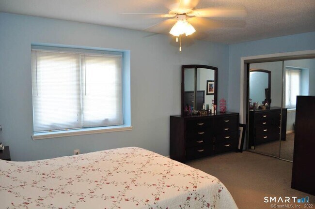 Building Photo - 605 Sandstone Dr