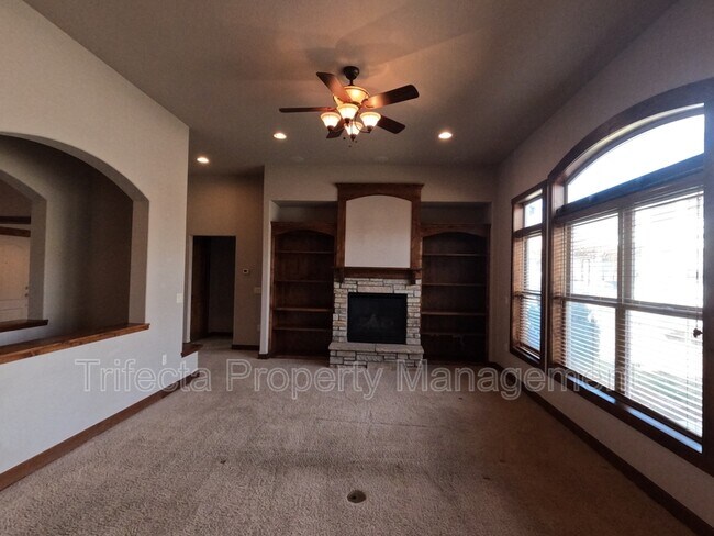 Building Photo - 1032 Hessen Dr