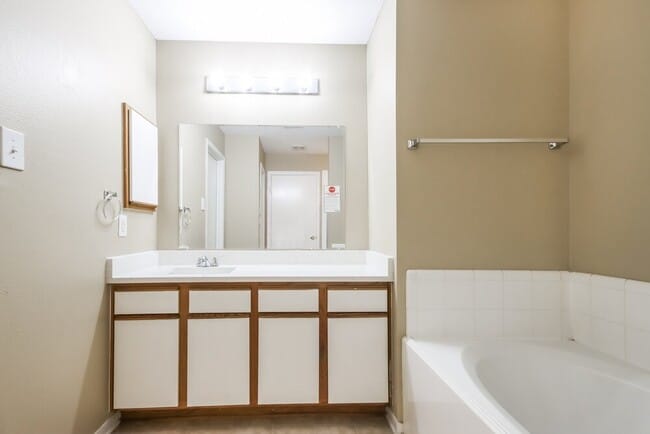 Building Photo - 1127 Laurel Chase Tr