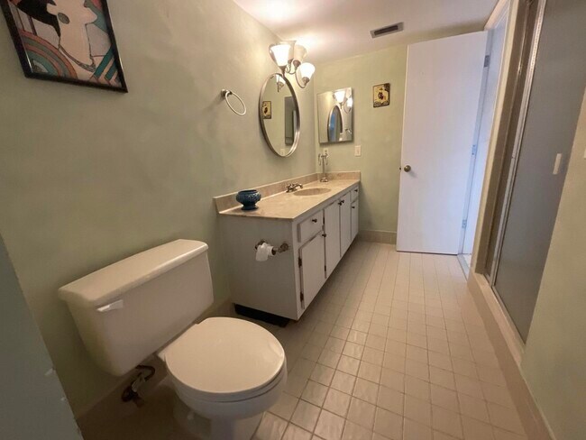 Building Photo - 14475 Strathmore Ln