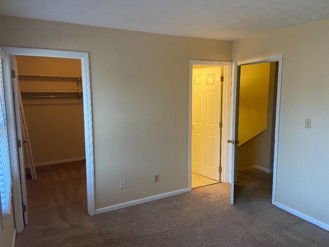 Building Photo - 3134 High Ridge Dr