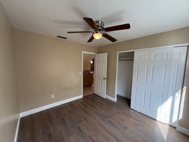 Building Photo - Updated two story home in Sylvan School Di...