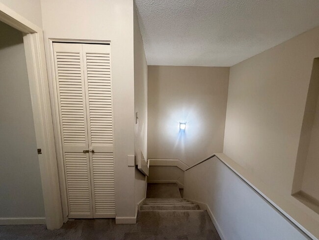 Building Photo - Waterfront Views at Palmetto Bay Marina!