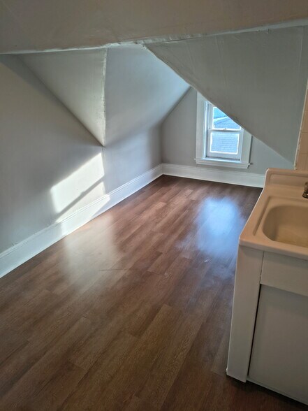 Building Photo - 24 Cameron Ave