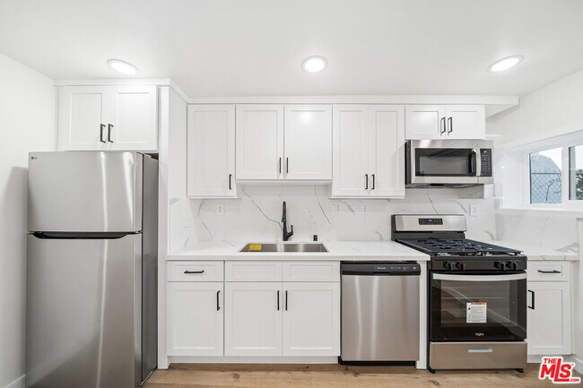 Building Photo - 1027 N Gardner St