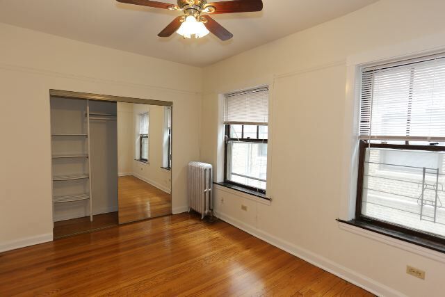 Building Photo - 830 W Waveland Ave