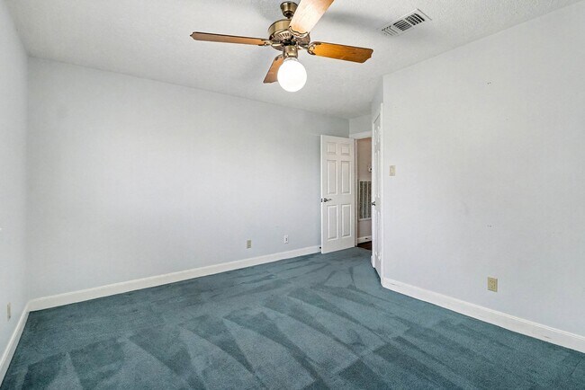 Building Photo - 1402 Copperfield Ct