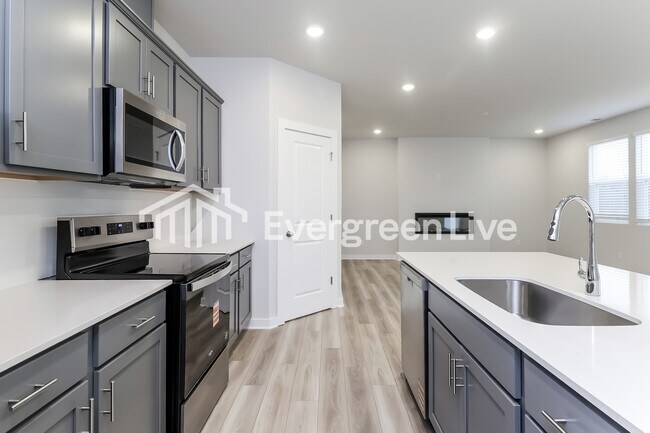 Building Photo - 2425 Appalachian Trl Dr