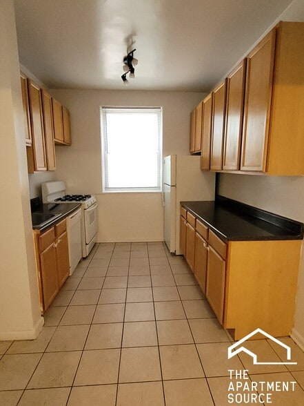 Building Photo - 7509 N Greenview Ave