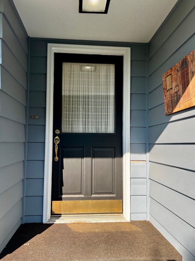 Building Photo - Beautiful North Hill Home Near Vincent Park!