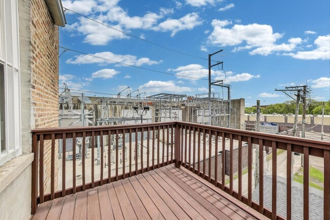 Building Photo - 737 E 50th St