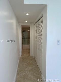 Building Photo - 2625 Collins Ave