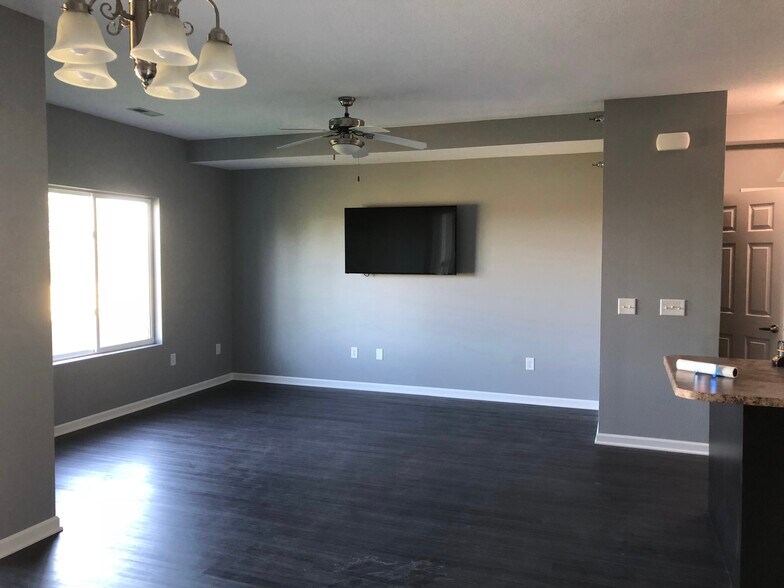 Building Photo - 1805 SW White Birch Cir