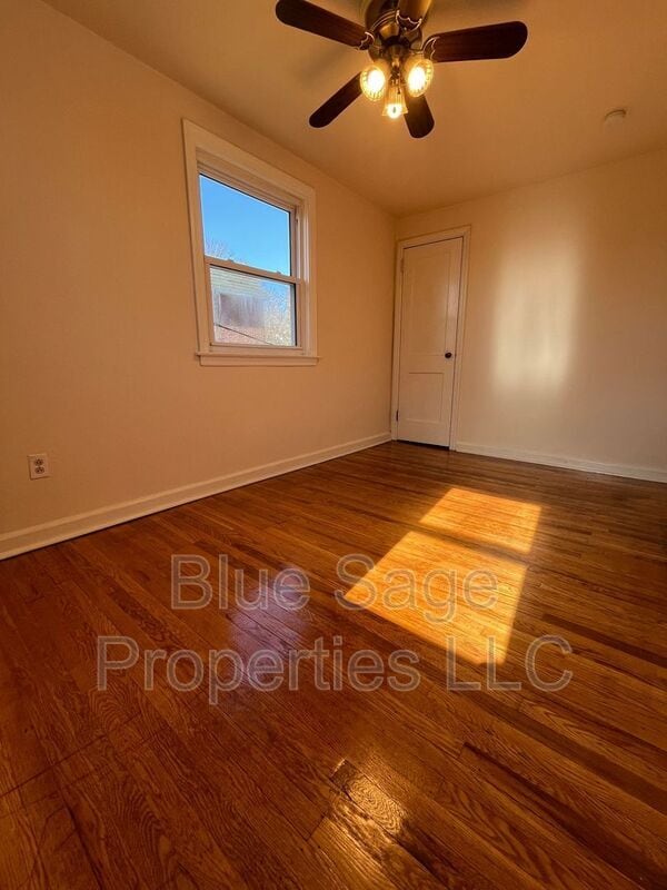 Building Photo - 202 Davis Ave