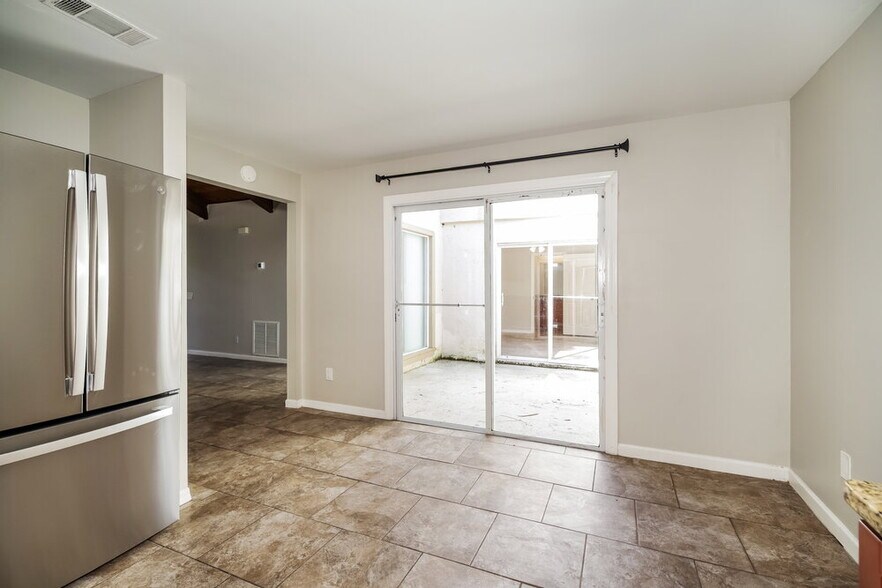 Building Photo - 225 Bayhead Dr