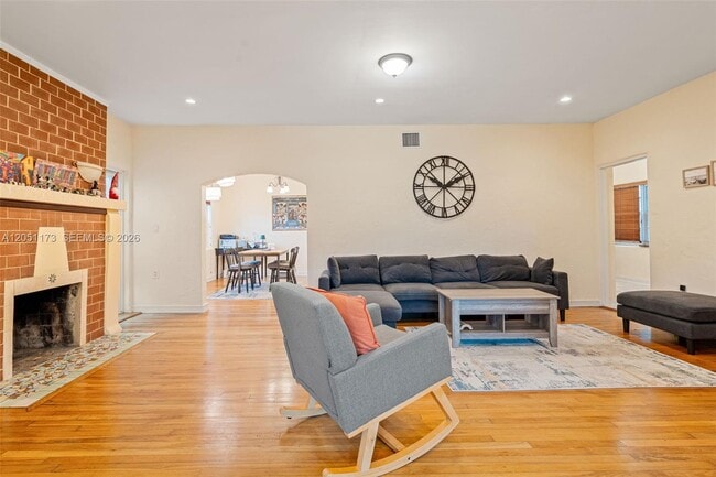 Building Photo - 46 Montilla Ave