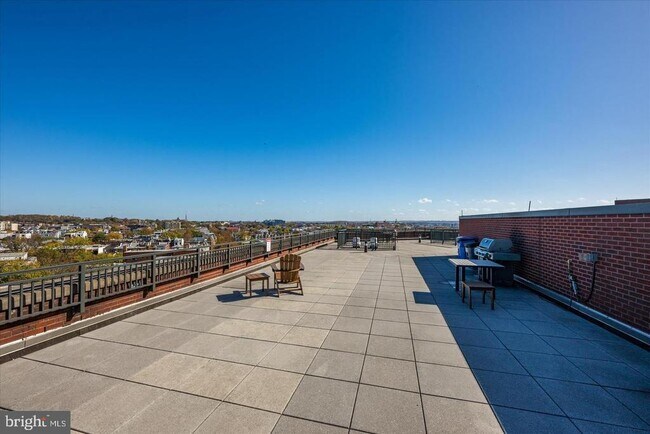 Building Photo - 1390 Kenyon St NW