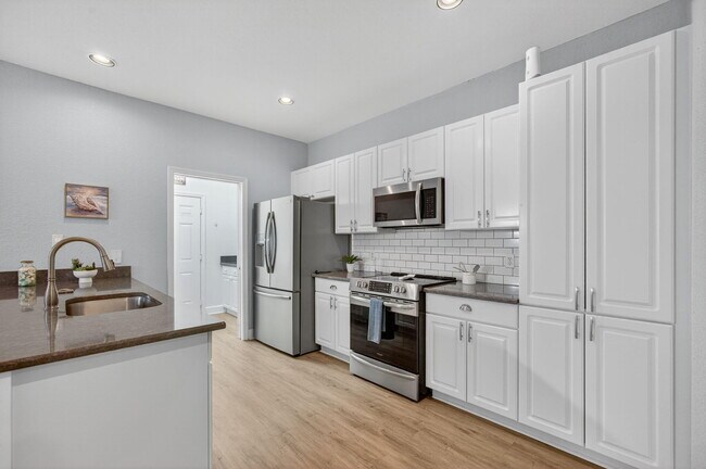 Building Photo - 1827 Pelican Dr
