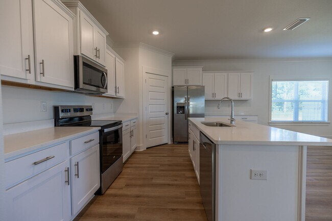 Building Photo - Stunning 5 Bedroom Home in Fairhope, AL! Spacious, Modern, and Move-In Ready!