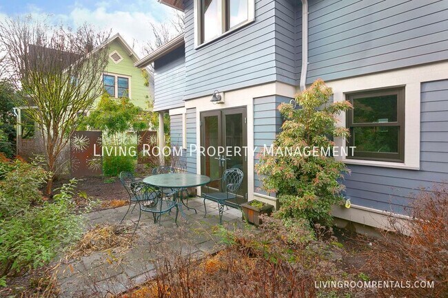 Building Photo - 1501 SE Holly St