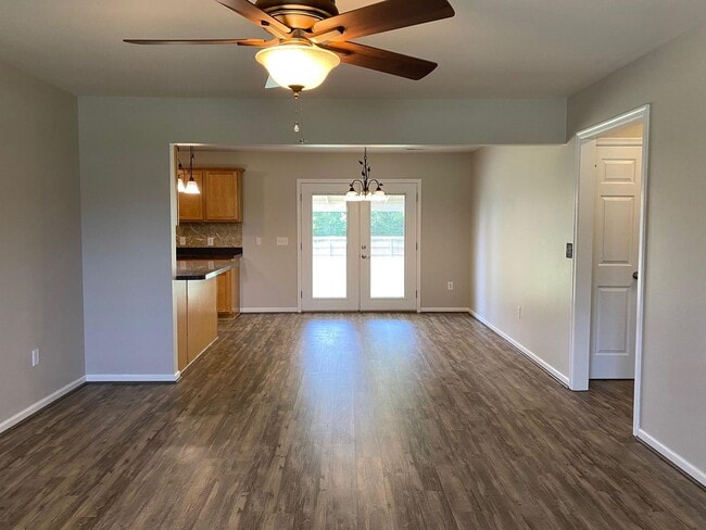 Building Photo - Charming 4BR/3BA Home in Azalea Acres – A Must-See