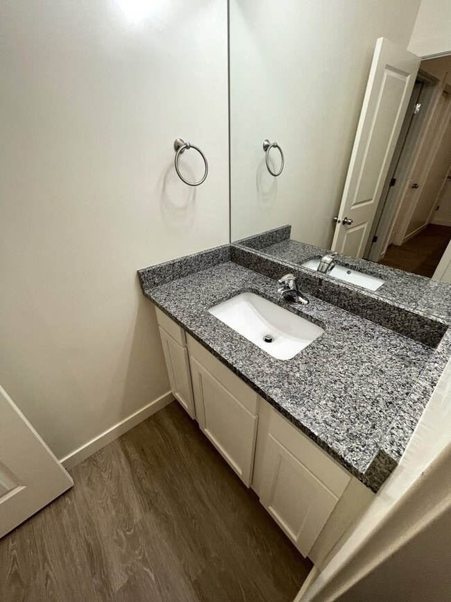 Building Photo - Modern 3-Bed Townhome with 2-Car Garage, P...
