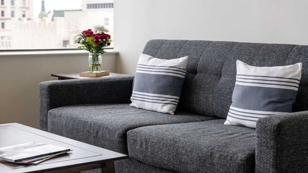 Building Photo - 1016 Elm St