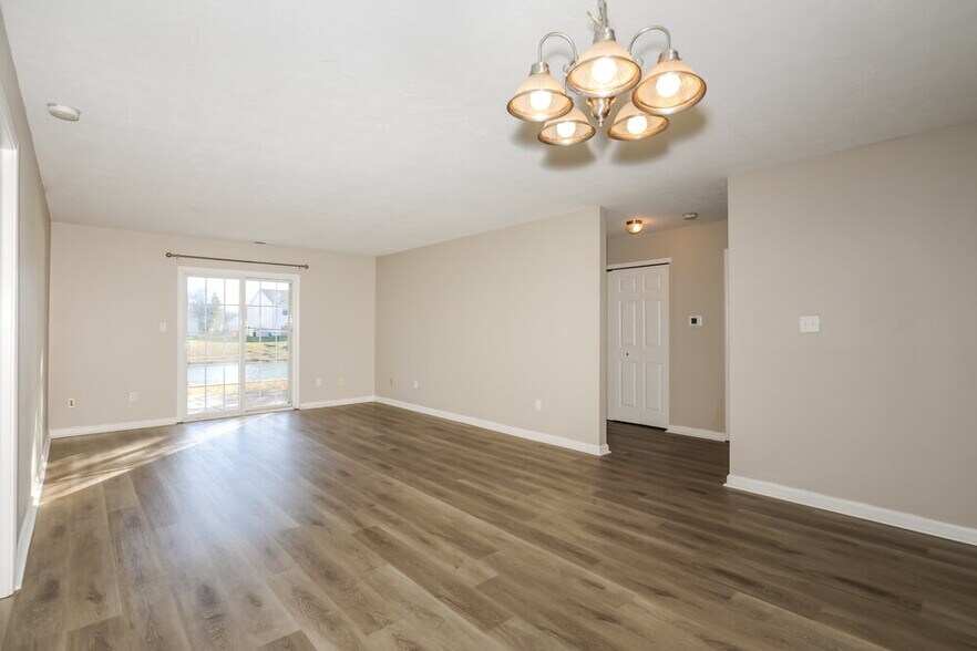 Building Photo - 6667 W Longview Dr