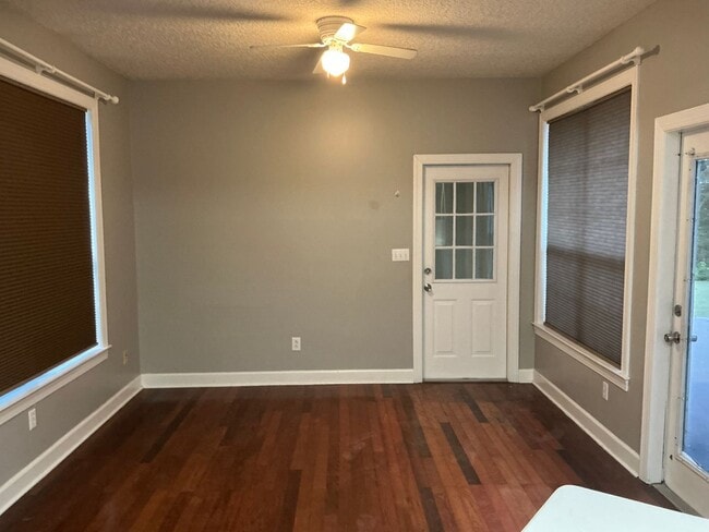 Building Photo - Beautiful Home!