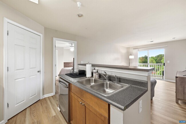 Building Photo - 122 Yellowstone Dr