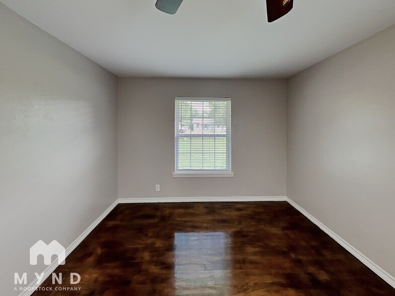 Building Photo - 205 Olive St