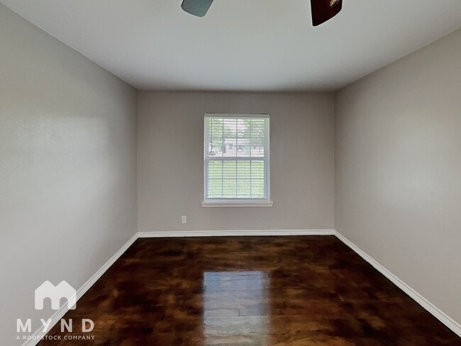 Building Photo - 205 Olive St