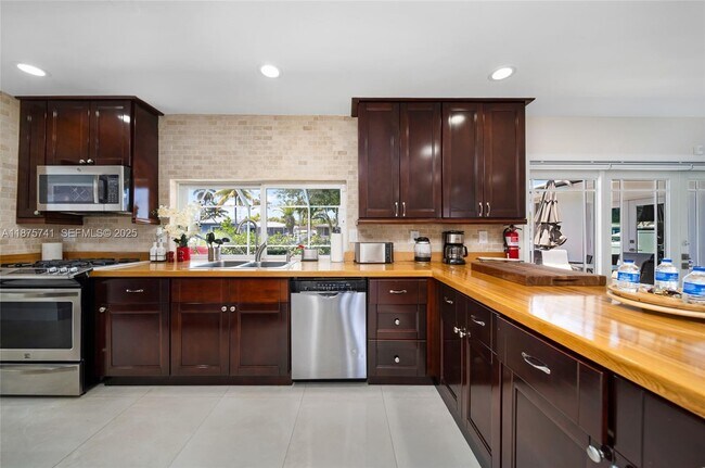 Building Photo - 31 SE 12th St