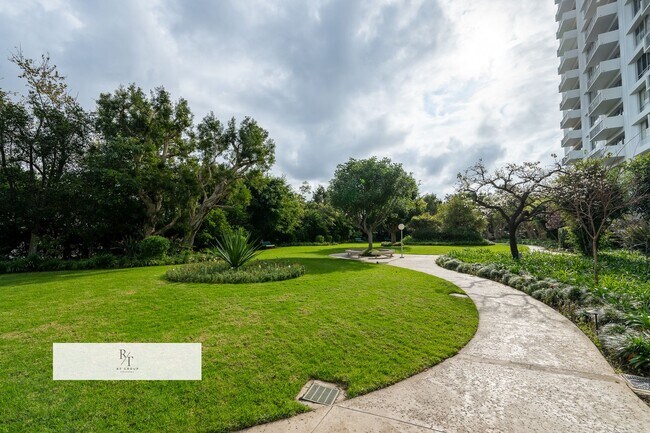 Building Photo - Modern 2-Bedroom Condo with Premium Amenities in Los Angeles