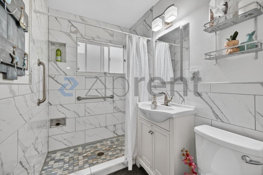 Building Photo - 2613 Mission Blvd