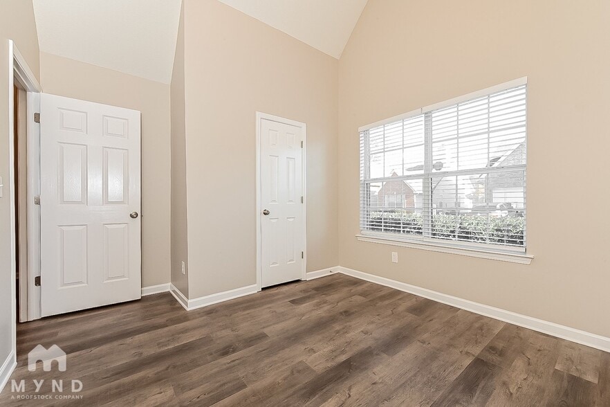 Building Photo - 3063 Dogwood Ave