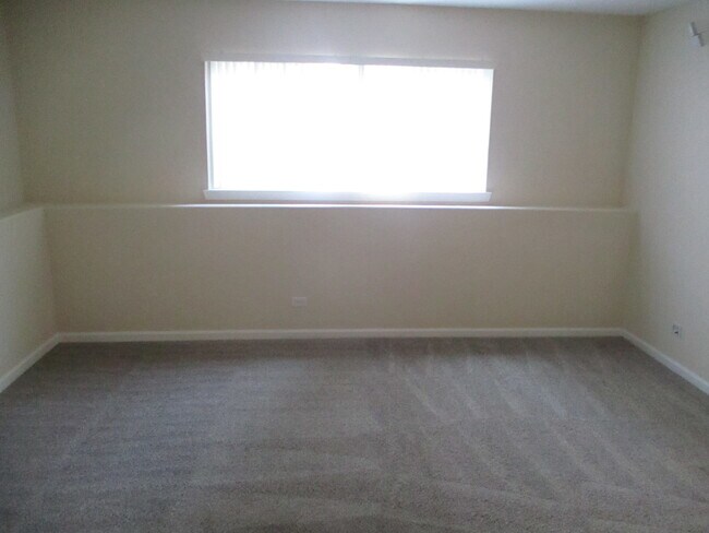 Building Photo - 656 S Rosehall Ln