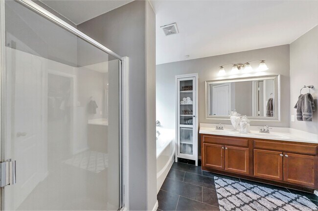 Building Photo - 5224 La Rocco Way