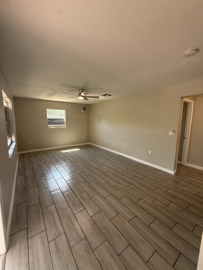 Building Photo - 9251 Adler St