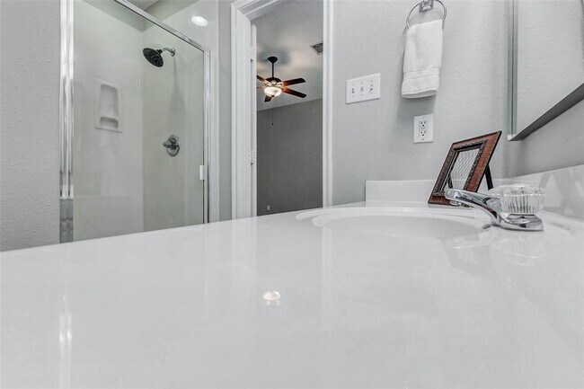 Building Photo - 18455 Sunrise Pines Dr