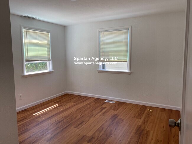 Building Photo - 2608 Linden Ln