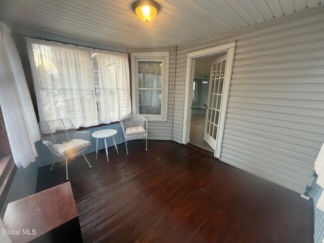 Building Photo - 603 1st St