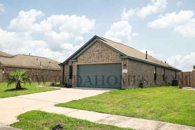 Building Photo - 9134 St Laurent Ln