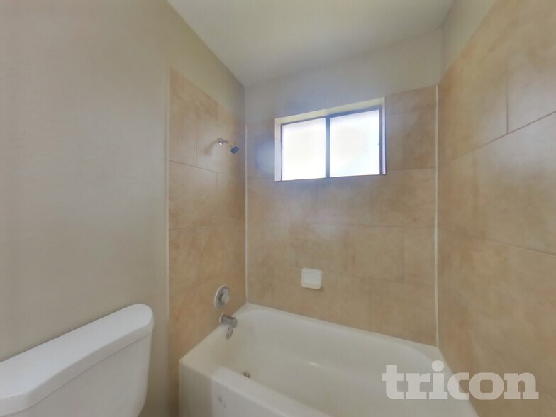 Building Photo - 5515 Fallengate Dr