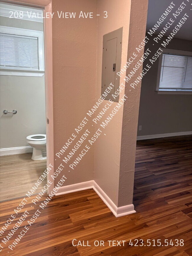 Building Photo - 208 Valley View Ave