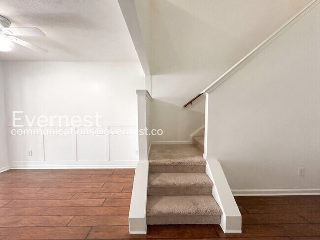 Building Photo - 3-Bed/3-Bath Townhome/Available Now!